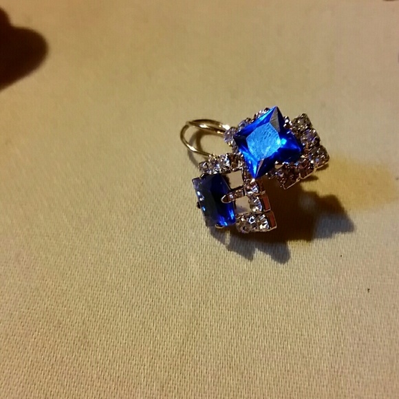 NEW EARRINGS - Picture 4 of 5